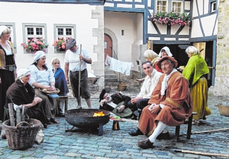 Am 10. und 11. August begeistern die Schauspieler der Laienspielgruppe Ostheim wieder mit ihrer Darbietung. Am 10. und 11. August begeistern die Schauspieler der Laienspielgruppe Ostheim wieder mit ihrer Darbietung.