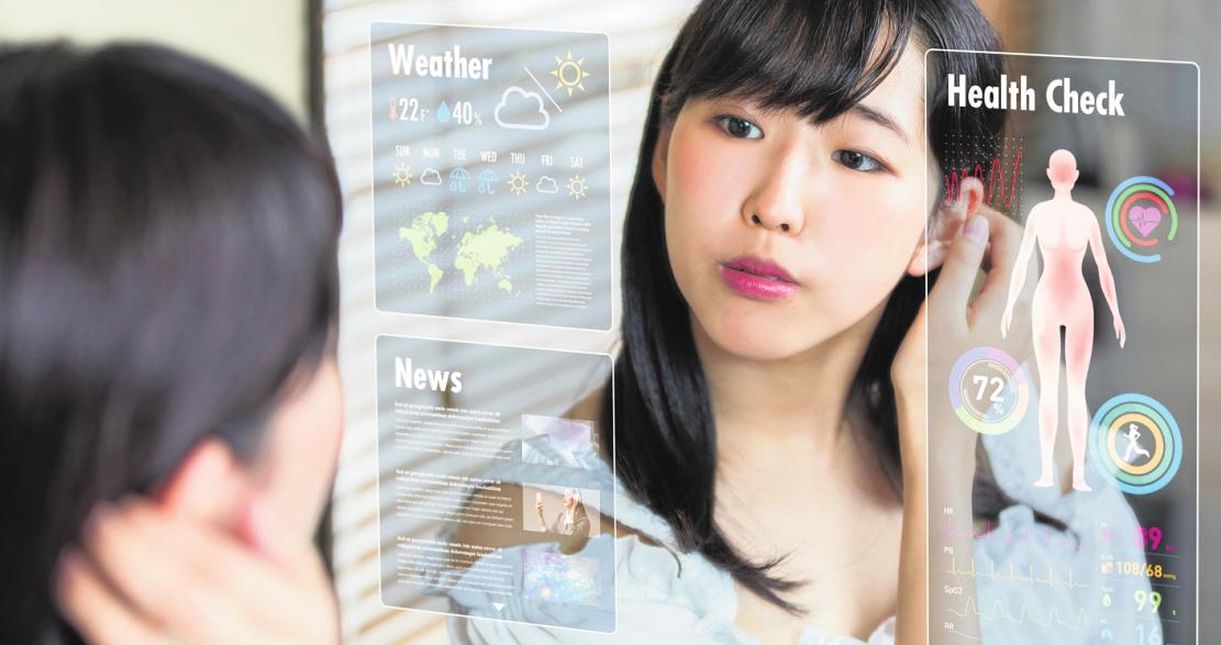 Die Gesundheit im Blick: Smarte Technik beispielsweise im Spiegel hilft uns im Alltag, die Vitaldaten im Blick zu behalten und Probleme frühzeitig zu erkennen. FOTO: METAMORWORKS / ISTOCKPHOTO Die Gesundheit im Blick: Smarte Technik beispielsweise im Spiegel hilft uns im Alltag, die Vitaldaten im Blick zu behalten und Probleme frühzeitig zu erkennen. FOTO: METAMORWORKS / ISTOCKPHOTO