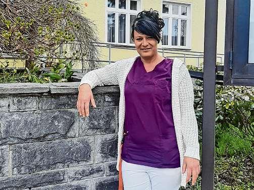 Sandra Lein ist jetzt nicht mehr Kfz-Mechatronikerin, sondern Altenpflegerin Fotos: djd/Alloheim Senioren-Residenzen