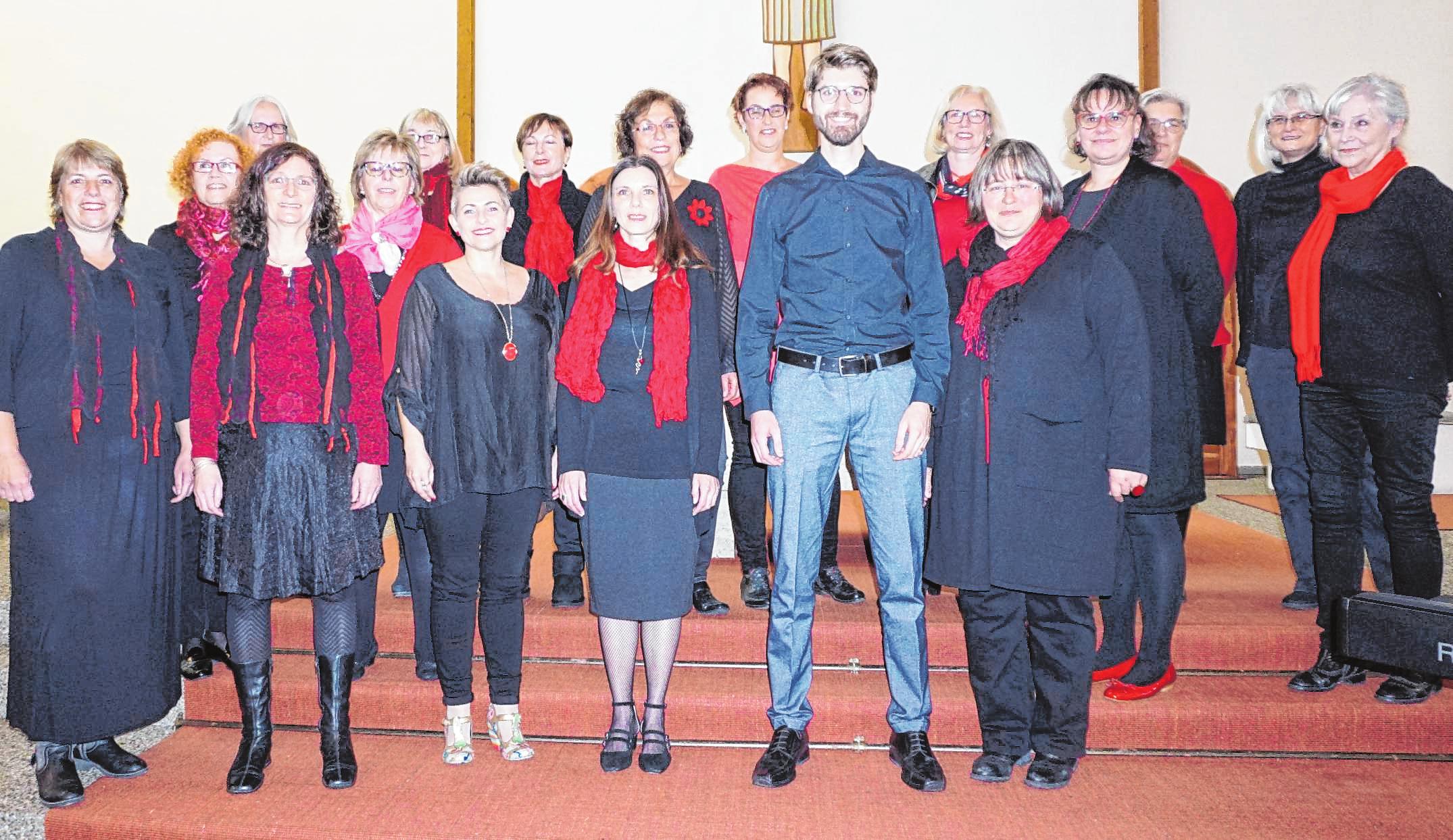 Die Sängerinnen von Chor-à-Blu werden von 19.30 bis 20 Uhr in der Evangelischen Dreieinigkeitskirche mit ihrem à-Capella-Repertoire unterhalten. BILD: CHOR-À-BLU Die Sängerinnen von Chor-à-Blu werden von 19.30 bis 20 Uhr in der Evangelischen Dreieinigkeitskirche mit ihrem à-Capella-Repertoire unterhalten. BILD: CHOR-À-BLU