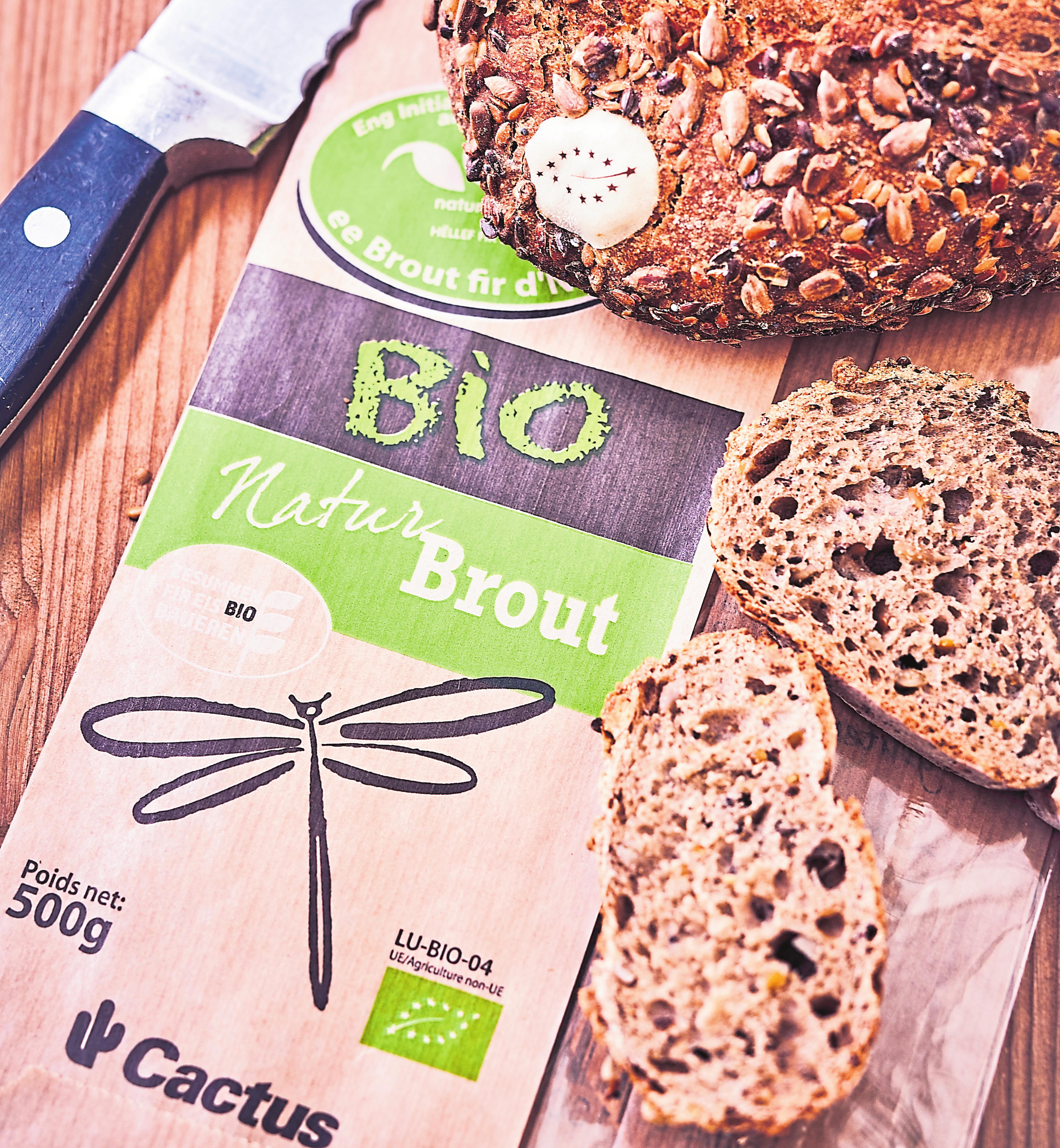 Eine Besonderheit stellt das Bio Naturbrout dar. Beim Kauf gehen zehn Cent an Natur &amp; Ëmwelt – Fondation Hëllef Fir D'Natur. Foto: Cactus