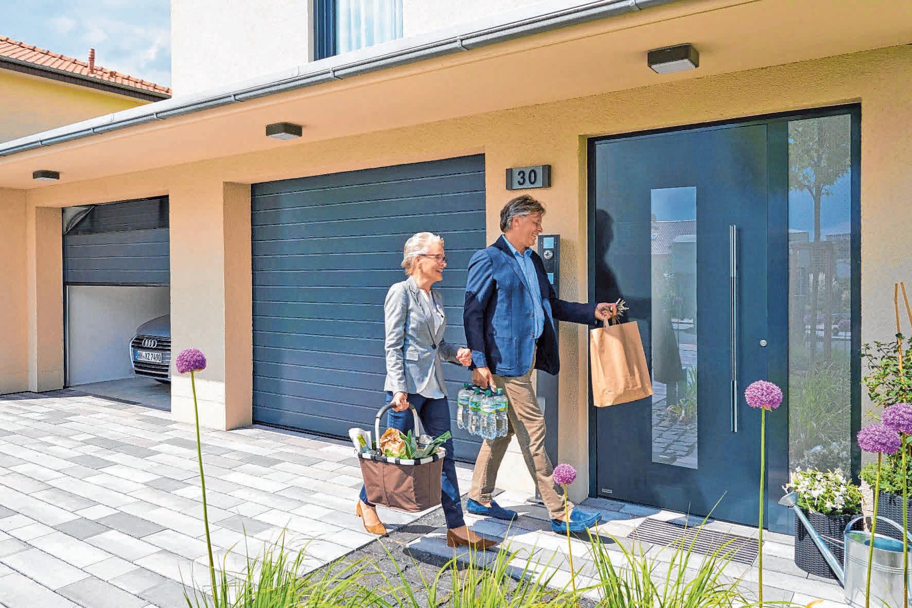 Sehen schick aus und sind in vielen Variationen zu haben: Haustüren. FOTO: DJD/ Sehen schick aus und sind in vielen Variationen zu haben: Haustüren. FOTO: DJD/
