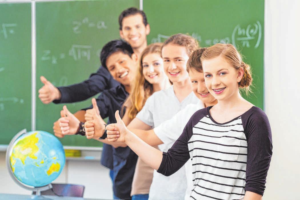 Innerhalb jeder Schulart gibt es wiederum eine Vielzahl inhaltlich und von ihrer Dauer unterschiedlicher Bildungsgänge. Innerhalb jeder Schulart gibt es wiederum eine Vielzahl inhaltlich und von ihrer Dauer unterschiedlicher Bildungsgänge.
