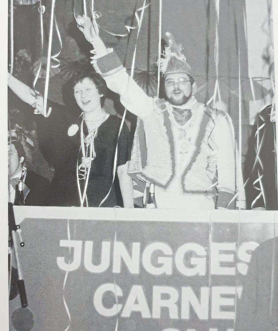 Für das zehnte Karnevalsfest waren die Junggesellen um Prinz Andreas 1980 in die Walstedder Schützenhalle umgezogen. Für das zehnte Karnevalsfest waren die Junggesellen um Prinz Andreas 1980 in die Walstedder Schützenhalle umgezogen.