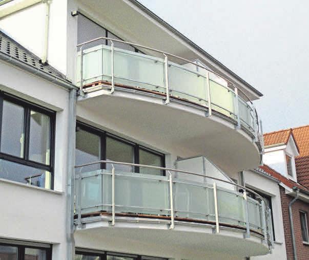Mit ästhetischen Balkongeländern werden Häuser aufgewertet. Mit ästhetischen Balkongeländern werden Häuser aufgewertet.