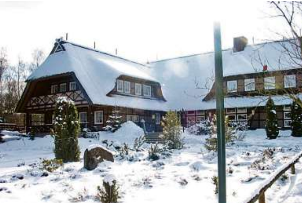 Auch im Winter wunderschön: der Undeloher Hof in der Heide Foto: Undeloher Hof