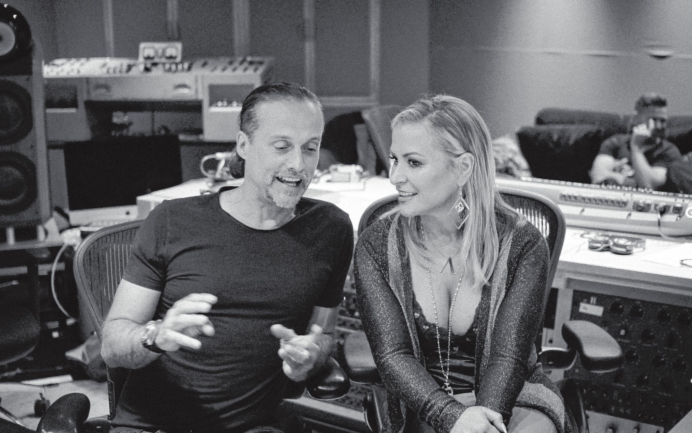 Wenn Produzent und Superstar sich verstehen – dieses Bild zeigt Alex Christensen gemeinsam mit Sängerin Anastacia. BILD: PRIVAT Wenn Produzent und Superstar sich verstehen – dieses Bild zeigt Alex Christensen gemeinsam mit Sängerin Anastacia. BILD: PRIVAT