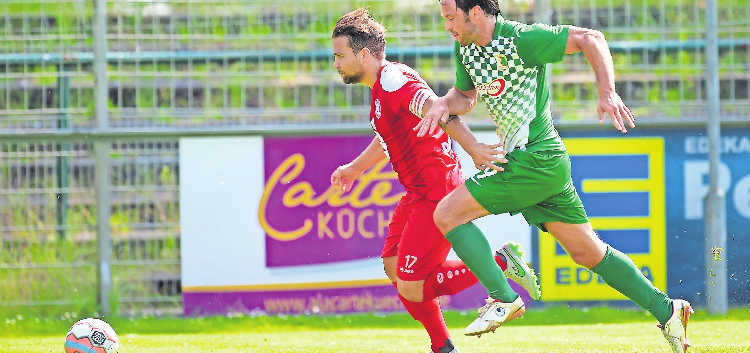 Schon drei Jahre her: Chemies sportlicher Leiter Andy Müller im Spiel gegen Kamenz. Auf dem kleinen Foto: Benjamin Bellot, über dessen Wechsel nach Leutzsch sich viele Fans sehr freuten. Fotos: BSG Chemie Leipzig, Christian Modla Schon drei Jahre her: Chemies sportlicher Leiter Andy Müller im Spiel gegen Kamenz. Auf dem kleinen Foto: Benjamin Bellot, über dessen Wechsel nach Leutzsch sich viele Fans sehr freuten. Fotos: BSG Chemie Leipzig, Christian Modla