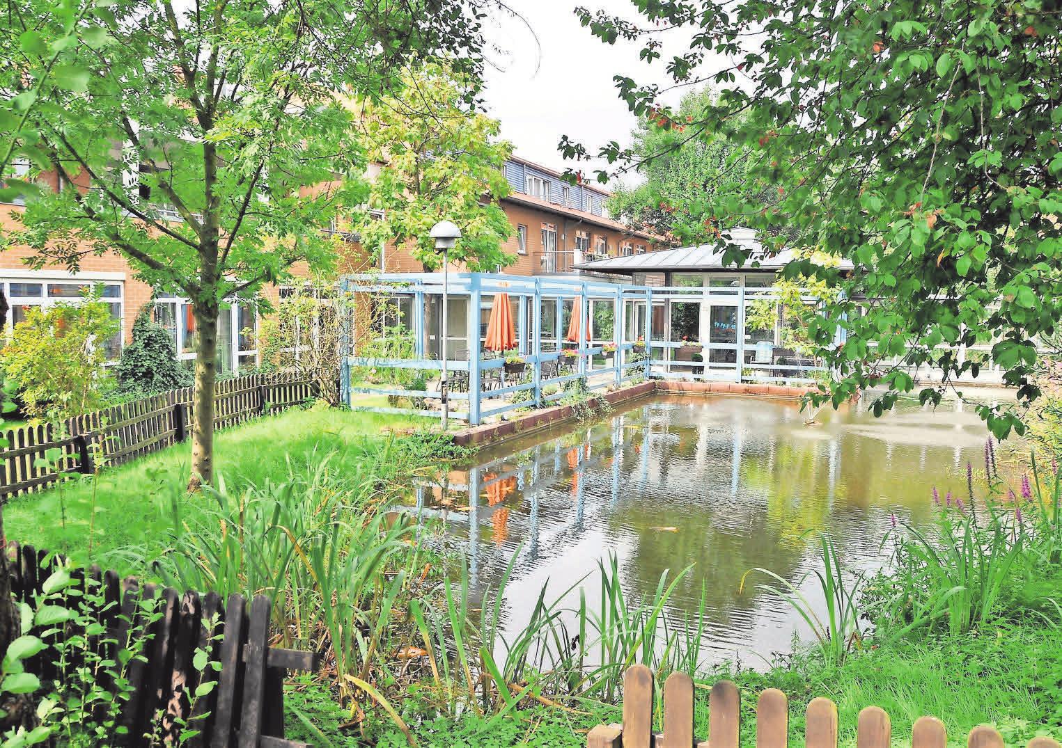Das Haus Rosenpark besticht durch eine wunderschöne Gartenanlage. Das Haus Rosenpark besticht durch eine wunderschöne Gartenanlage.
