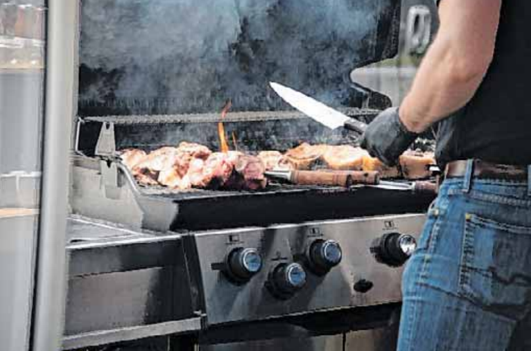Auch Grillvorführungen stehen beim Streetfood-Festival auf dem Programm. FOTOS: VERANSTALTER Auch Grillvorführungen stehen beim Streetfood-Festival auf dem Programm. FOTOS: VERANSTALTER