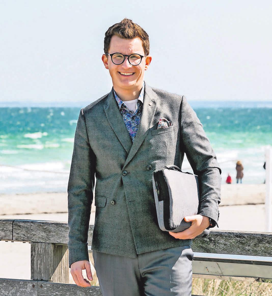 Raphael Wardecki, Bürgermeister der Gemeinde Ostseebad Boltenhagen. Foto: privat Raphael Wardecki, Bürgermeister der Gemeinde Ostseebad Boltenhagen. Foto: privat