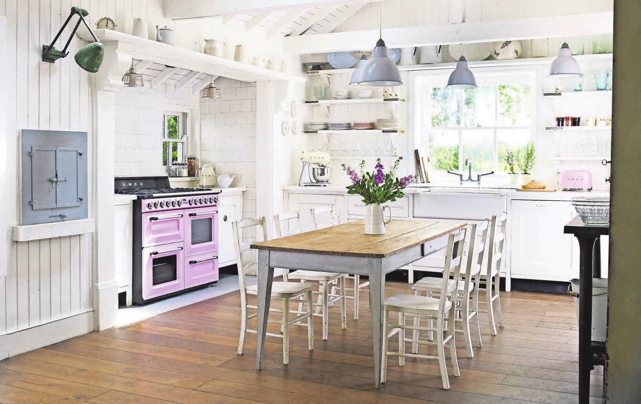 Herd als Eyecatcher: Der Standherd von SMEG zaubert Frische in die Küche. Foto:pressloft Herd als Eyecatcher: Der Standherd von SMEG zaubert Frische in die Küche. Foto:pressloft