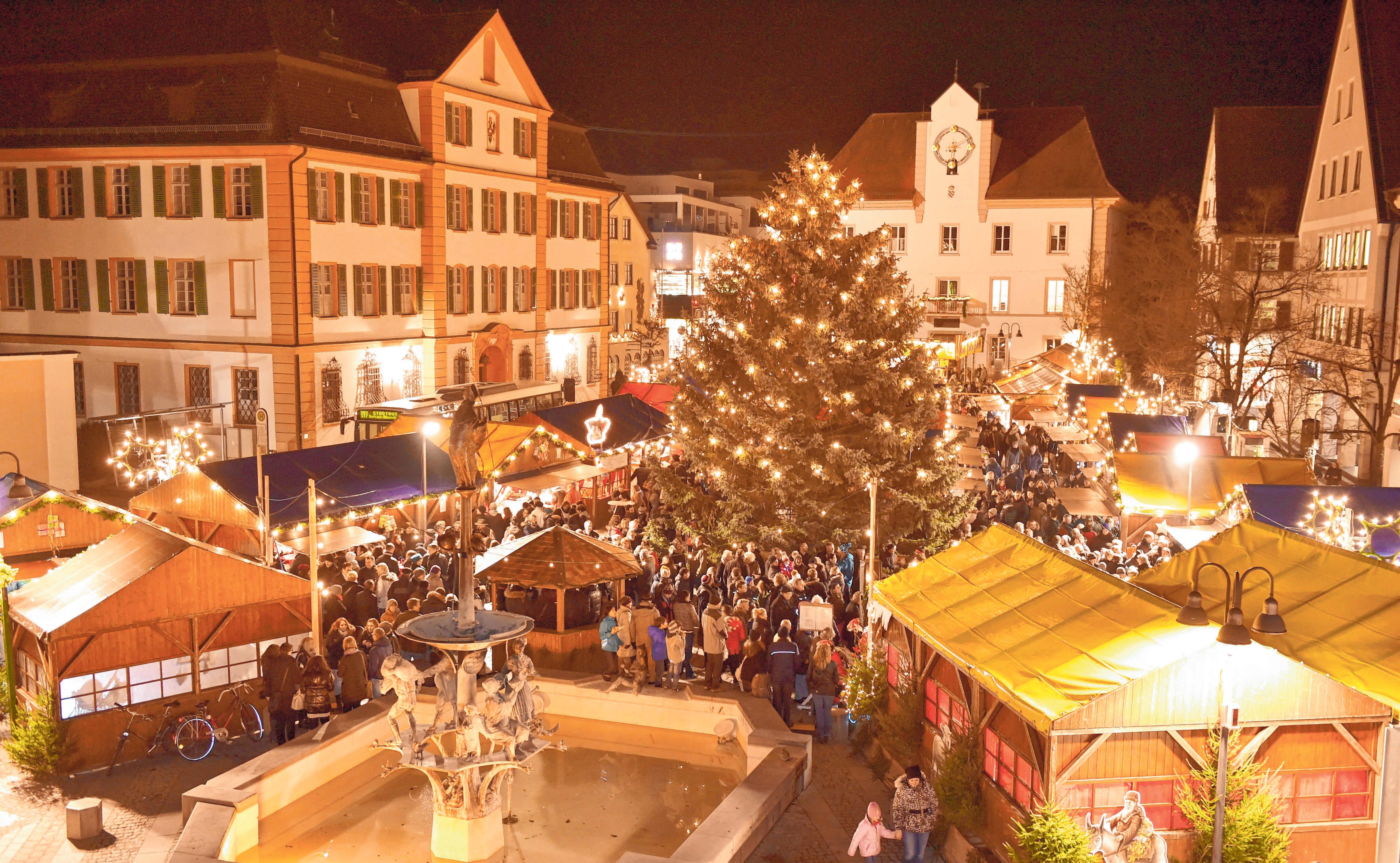 Der Ehinger Weihnachtsmarkt wird wieder viele Besucher anlocken. FOTOS: STADT EHINGEN Der Ehinger Weihnachtsmarkt wird wieder viele Besucher anlocken. FOTOS: STADT EHINGEN