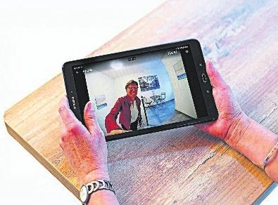 Mit modernen Smart-Home-Technologien lässt sich das eigene Zuhause zum sicheren Hafen machen. Insellösungen dagegen bieten in der Regel keine ausreichende Sicherheit. FOTO: DJD/SCHÜT-DUIS/TOBIAS TRAPP Mit modernen Smart-Home-Technologien lässt sich das eigene Zuhause zum sicheren Hafen machen. Insellösungen dagegen bieten in der Regel keine ausreichende Sicherheit. FOTO: DJD/SCHÜT-DUIS/TOBIAS TRAPP