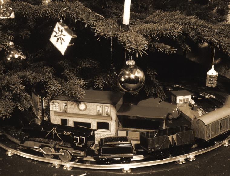 Die Kinder haben sich früher wochenlang auf Weihnachten gefreut, Holzklötze und eine Blechspielzeug-Eisenbahn zählten zu den wunderbarsten Geschenken der 1950er-Jahre