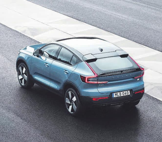 Volvo C40 Recharge: Kombination aus den Vorteilen eines SUV mit dem dynamischen Design mit coupeartiger Dachlinie (Stromverbrauch kombiniert (nach WLTP): 25,023,8 kWh/100 km CO2-Emissionen kombiniert: 0 g/km, Effizienzklasse: A+). Volvo C40 Recharge: Kombination aus den Vorteilen eines SUV mit dem dynamischen Design mit coupeartiger Dachlinie (Stromverbrauch kombiniert (nach WLTP): 25,023,8 kWh/100 km CO2-Emissionen kombiniert: 0 g/km, Effizienzklasse: A+).