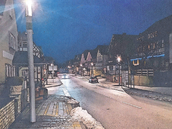 Jetzt mit Flüsterasphalt: Die Ortsdurchfahrt wurde komplett neu gestaltet. Jetzt mit Flüsterasphalt: Die Ortsdurchfahrt wurde komplett neu gestaltet.