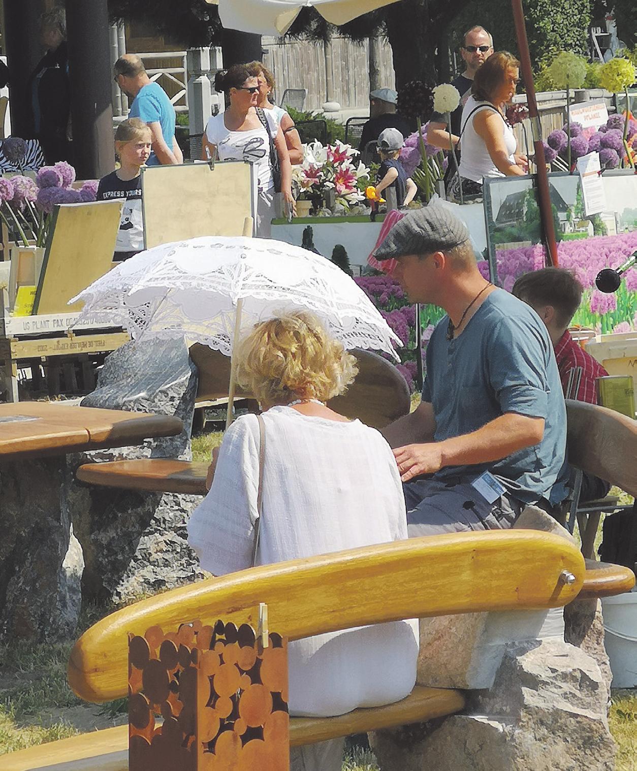 Die Messe im IGA-Park lockt junge und ältere Besucher an. Die Messe im IGA-Park lockt junge und ältere Besucher an.