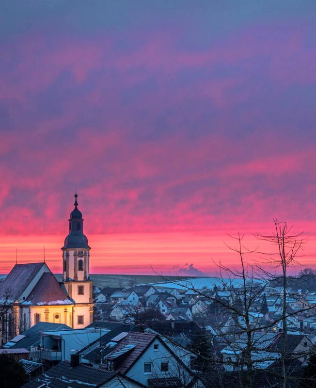 Die Winterstimmung mit St. Dionysius stammt von Gerhard Hölzel. Die Winterstimmung mit St. Dionysius stammt von Gerhard Hölzel.