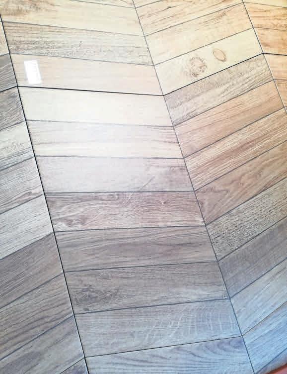 Vom Holz bekannte Muster wie Fischgrät sind ebenfalls möglich. Foto: Porcelanosa Vom Holz bekannte Muster wie Fischgrät sind ebenfalls möglich. Foto: Porcelanosa