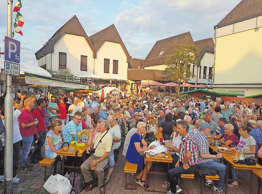 So macht der Sommer Spaß: Die Ramsteiner Sommernächte bieten Feines für Ohr und Gaumen. FOTO: CCR/FREI So macht der Sommer Spaß: Die Ramsteiner Sommernächte bieten Feines für Ohr und Gaumen. FOTO: CCR/FREI