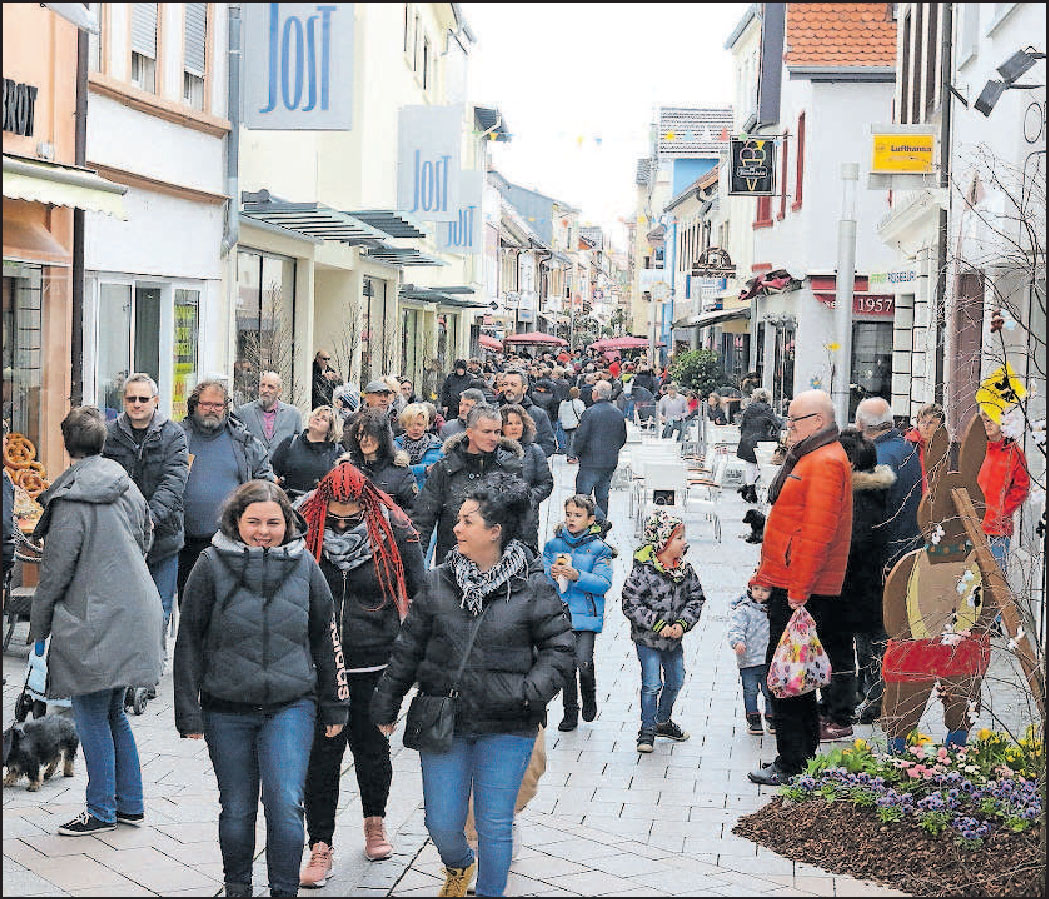 Mit Kind und Kegel können die Besucher der Innenstadt am Sonntag durch die Fuzo bummeln. FOTO: BENNDORF Mit Kind und Kegel können die Besucher der Innenstadt am Sonntag durch die Fuzo bummeln. FOTO: BENNDORF