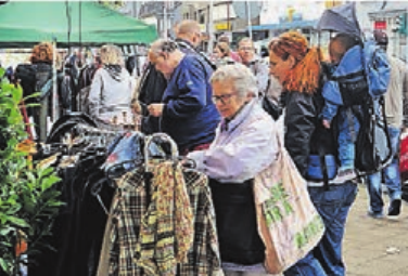 Der frühe Jäger fängt das Schnäppchen beim Trödelmarkt. F.: Bartsch Der frühe Jäger fängt das Schnäppchen beim Trödelmarkt. F.: Bartsch