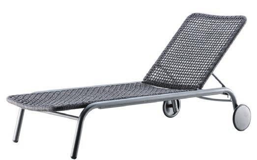 Der Liegestuhl «Palma» punktet in Sachen Materialien und formschönem Design. Er ist klappbar und lässt sich somit gut versorgen. Bild: hunn.ch