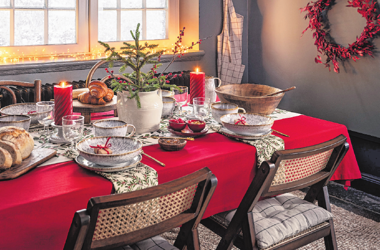Ein Evergreen, der wohl nie aus der Mode kommen wird: Klassische Farben wie Rot und Grün. FOTO: H&M HOME, TMN Ein Evergreen, der wohl nie aus der Mode kommen wird: Klassische Farben wie Rot und Grün. FOTO: H&M HOME, TMN