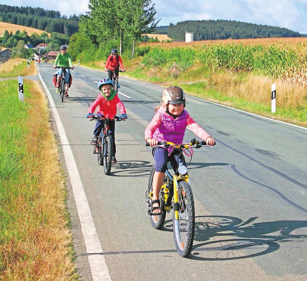 Auch für Familien ist das Kleinschwarzenbacher Volksradfahren stets ein Erlebnis. Fotos: wb Auch für Familien ist das Kleinschwarzenbacher Volksradfahren stets ein Erlebnis. Fotos: wb
