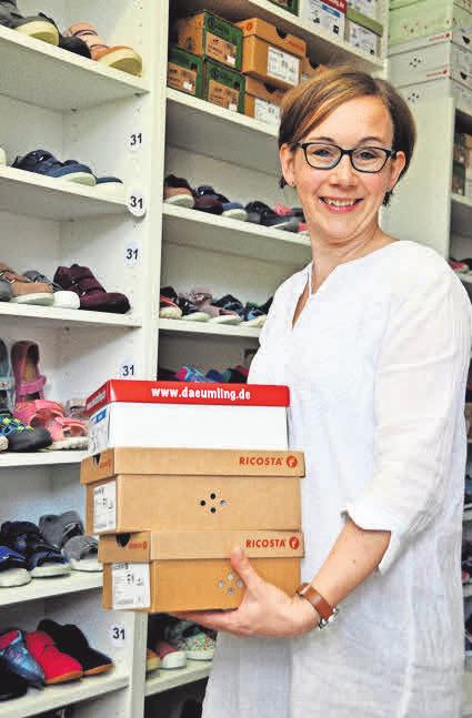 Kinderschuhe in großer Auswahl gehören zum Angebot. Kinderschuhe in großer Auswahl gehören zum Angebot.
