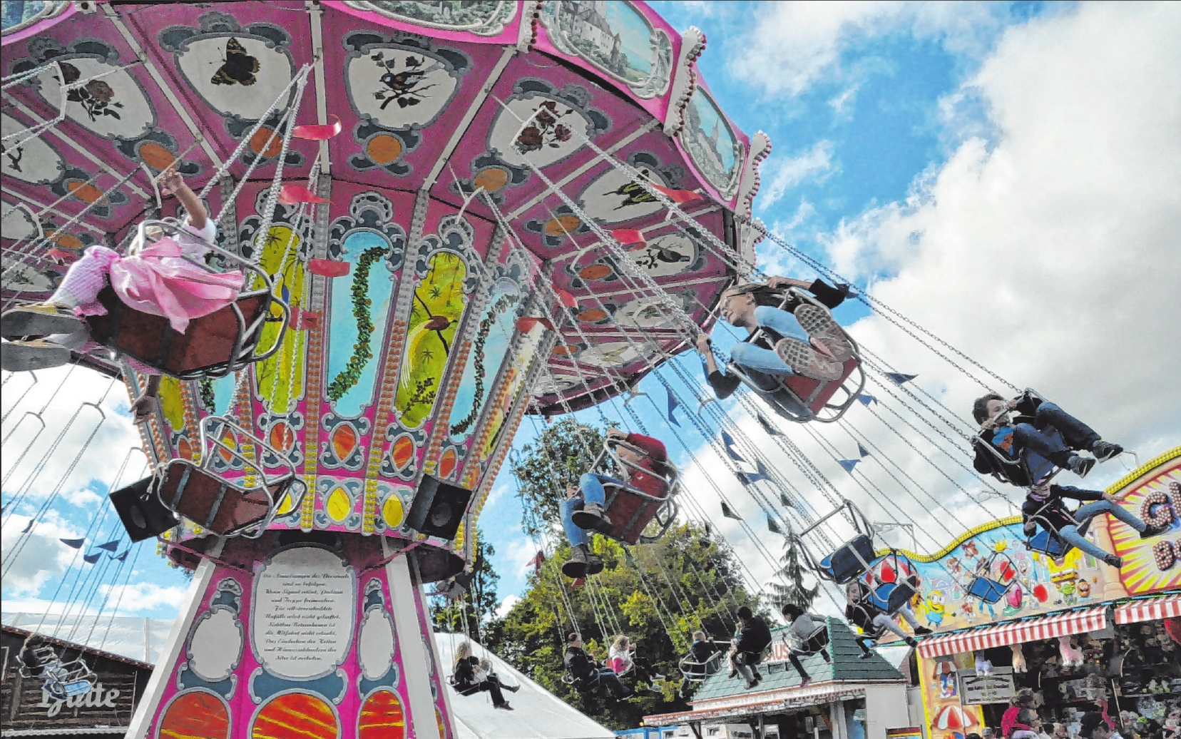 Im Vergnügungspark auf dem Festplatz sorgt für den ganz besonderen Spaßfaktor auf dem Michaeli-Markt. Im Vergnügungspark auf dem Festplatz sorgt für den ganz besonderen Spaßfaktor auf dem Michaeli-Markt.