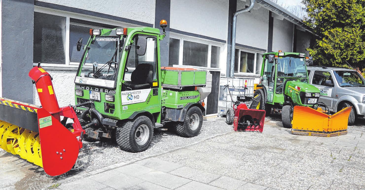 Inhaber Metin Oruk mit seinen Niederlassungsleitern in Weingarten, in der Burachstraße 14a, Alireza Pancherz und Amer Ahmad. FOTOS: TANJA SCHITTENHELM Inhaber Metin Oruk mit seinen Niederlassungsleitern in Weingarten, in der Burachstraße 14a, Alireza Pancherz und Amer Ahmad. FOTOS: TANJA SCHITTENHELM