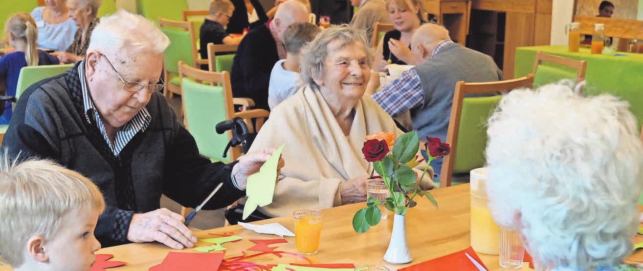 Die Alltagspraxis gehört bei der Tagespflege Schmidtke zur MAKS-Therapie. Die Alltagspraxis gehört bei der Tagespflege Schmidtke zur MAKS-Therapie.