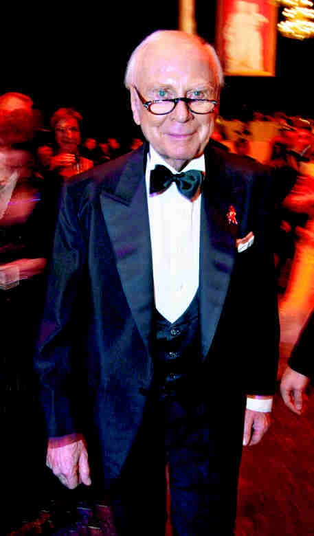 2004 Oper war die Leidenschaft des Grandseigneurs des deutschen Humors, Loriot (1923–2011). In den 80er-Jahren inszenierte er „Martha“ und den „Freischütz“. Von 1995 bis 2004 bezauberte er als Moderator der Festlichen Operngala für die Deutsche Aids-Stiftung. PA/SÖREN STACHE 2004 Oper war die Leidenschaft des Grandseigneurs des deutschen Humors, Loriot (1923–2011). In den 80er-Jahren inszenierte er „Martha“ und den „Freischütz“. Von 1995 bis 2004 bezauberte er als Moderator der Festlichen Operngala für die Deutsche Aids-Stiftung. PA/SÖREN STACHE