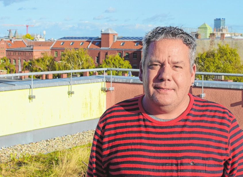 Stephan Kemsies auf der Dachterrasse des Wohnprojekts. ROUVEN KÜHBAUCH Stephan Kemsies auf der Dachterrasse des Wohnprojekts. ROUVEN KÜHBAUCH