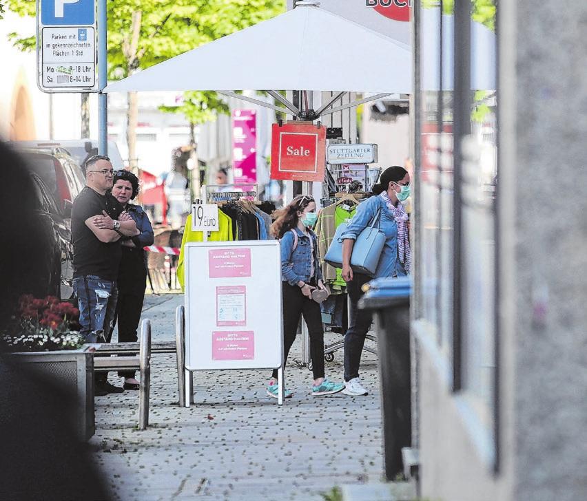 Die Läden öffnen wieder. Beim Einkauf gilt: Abstand halten und eine Alltagsmaske tragen. Foto: Thomas KiehlCaption Die Läden öffnen wieder. Beim Einkauf gilt: Abstand halten und eine Alltagsmaske tragen. Foto: Thomas KiehlCaption