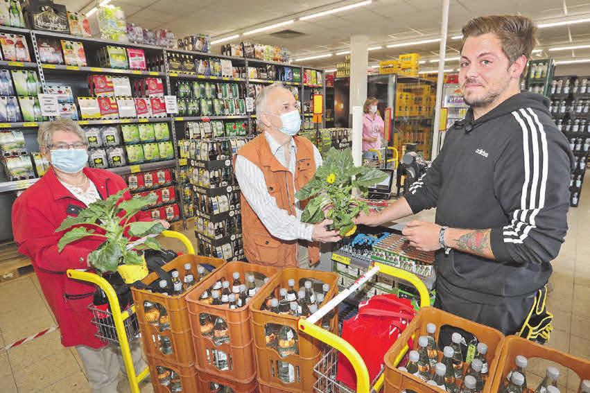Für jeden Kunden eine Sonnenblume gratis: Auch bei Trinkgut gab‘s dieses Geschenk. Für jeden Kunden eine Sonnenblume gratis: Auch bei Trinkgut gab‘s dieses Geschenk.