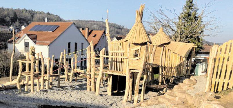 Der Außenbereich wurde zusammen mit dem Verein „Naturspur e.V.“ gestaltet. Der Außenbereich wurde zusammen mit dem Verein „Naturspur e.V.“ gestaltet.