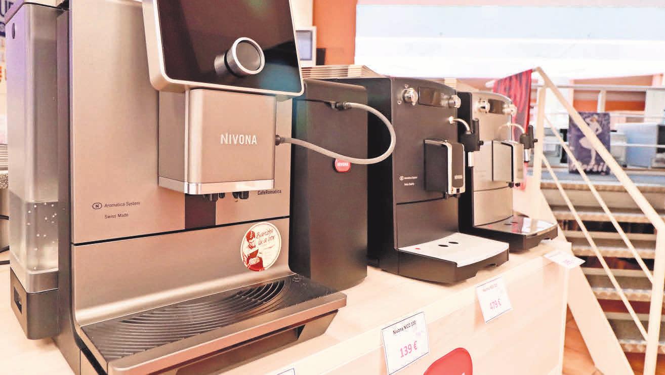 Kaffeespezialitäten mit höchstem Aroma – die Kaffeevollautomaten von Nivona gibt’s in der Elektro- Fundgrube zum Aktionspreis. Kaffeespezialitäten mit höchstem Aroma – die Kaffeevollautomaten von Nivona gibt’s in der Elektro- Fundgrube zum Aktionspreis.