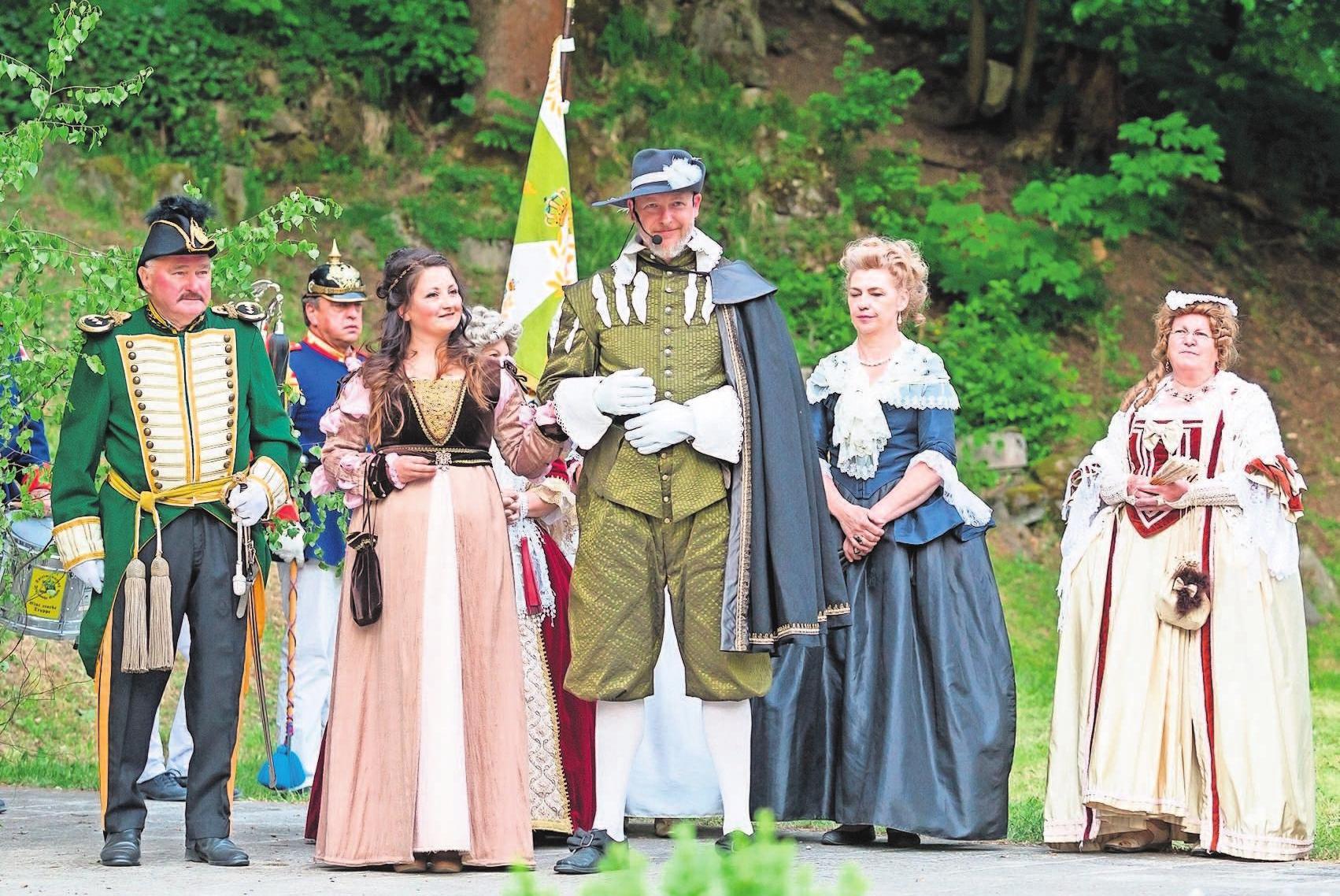 Herzog Johann Casimir und seine Gemahlin erwarten erneut ganz besondere Gäste in Eisfeld. Fotos: Verein/Seiffert Herzog Johann Casimir und seine Gemahlin erwarten erneut ganz besondere Gäste in Eisfeld. Fotos: Verein/Seiffert