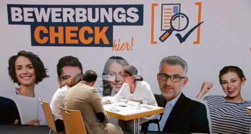 Die jobmesse dortmund hilft Bewerbern aller Generationen und Qualifikationen. Die jobmesse dortmund hilft Bewerbern aller Generationen und Qualifikationen.