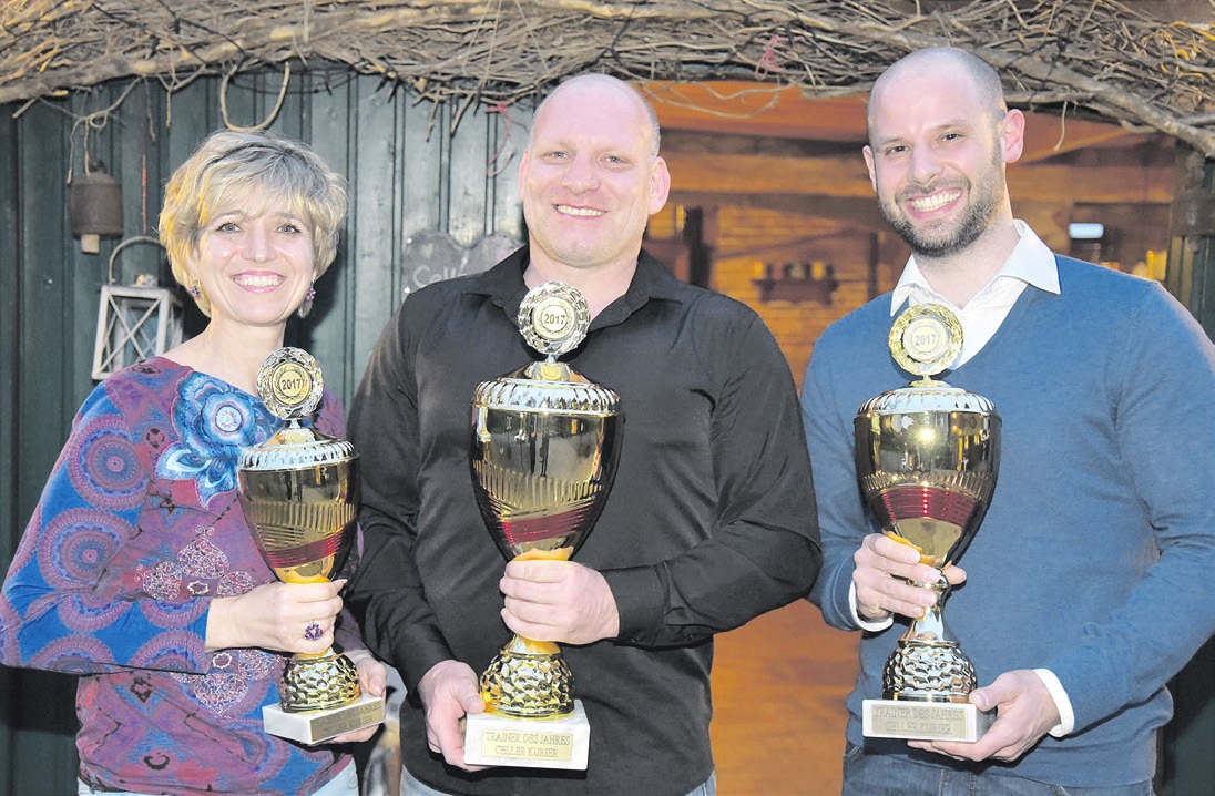 Maik Edling (Mitte) wurde von den Leserinnen und Lesern des Celler Kurier zum „Trainer des Jahres 2017“ gewählt. Maik Edling (Mitte) wurde von den Leserinnen und Lesern des Celler Kurier zum „Trainer des Jahres 2017“ gewählt.
