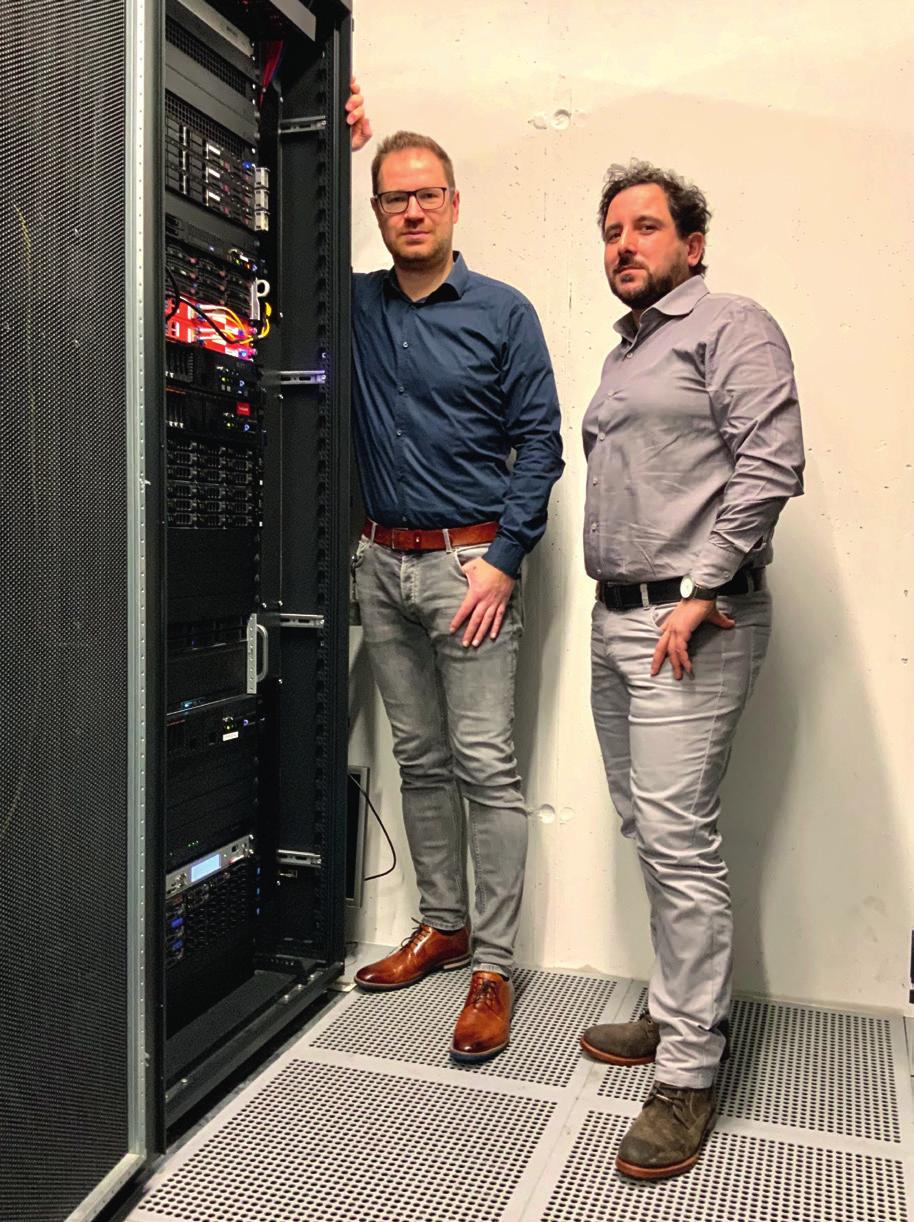 Von links: Anatoli Seliwanow, WOBCOM Abteilungsleiter Betrieb und Giovanni Coppa, WOBCOM-Systemingenieur. © WOBCOM Von links: Anatoli Seliwanow, WOBCOM Abteilungsleiter Betrieb und Giovanni Coppa, WOBCOM-Systemingenieur. © WOBCOM