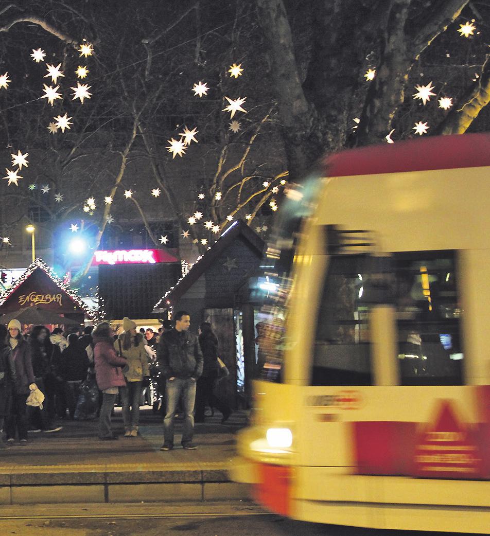 Entspannt zum Weihnachtsmarkt mit Bus und Bahn Entspannt zum Weihnachtsmarkt mit Bus und Bahn