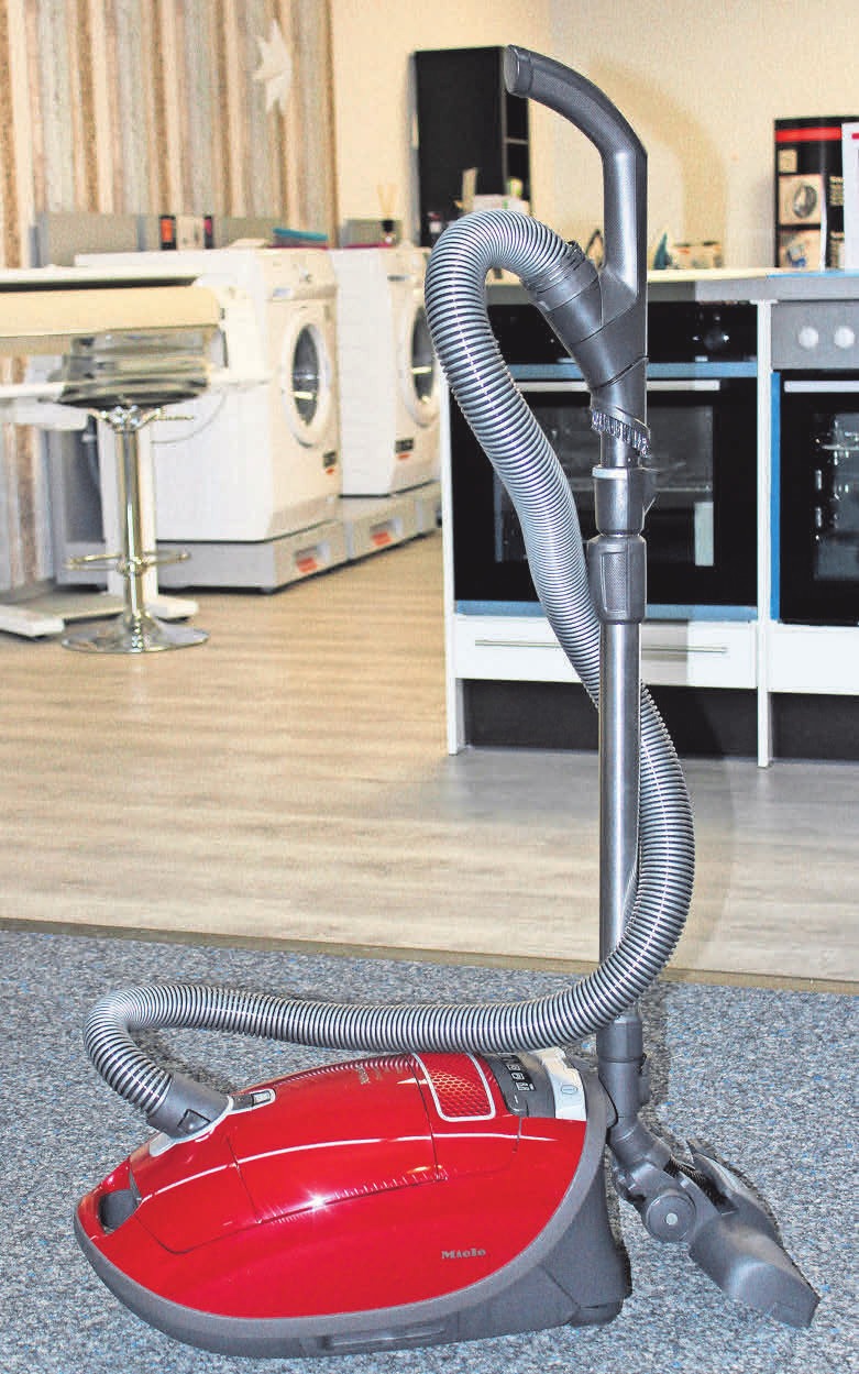 Beim Kauf des Bodenstaubsaugers Complete C3 von Miele gibt es sogar noch Geld zurück. Beim Kauf des Bodenstaubsaugers Complete C3 von Miele gibt es sogar noch Geld zurück.