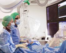 Neben einem modernen Herzkatheterplatz (Foto) und einem Kardio-MRT kommen neueste Echokardiografie-Geräte zum Einsatz