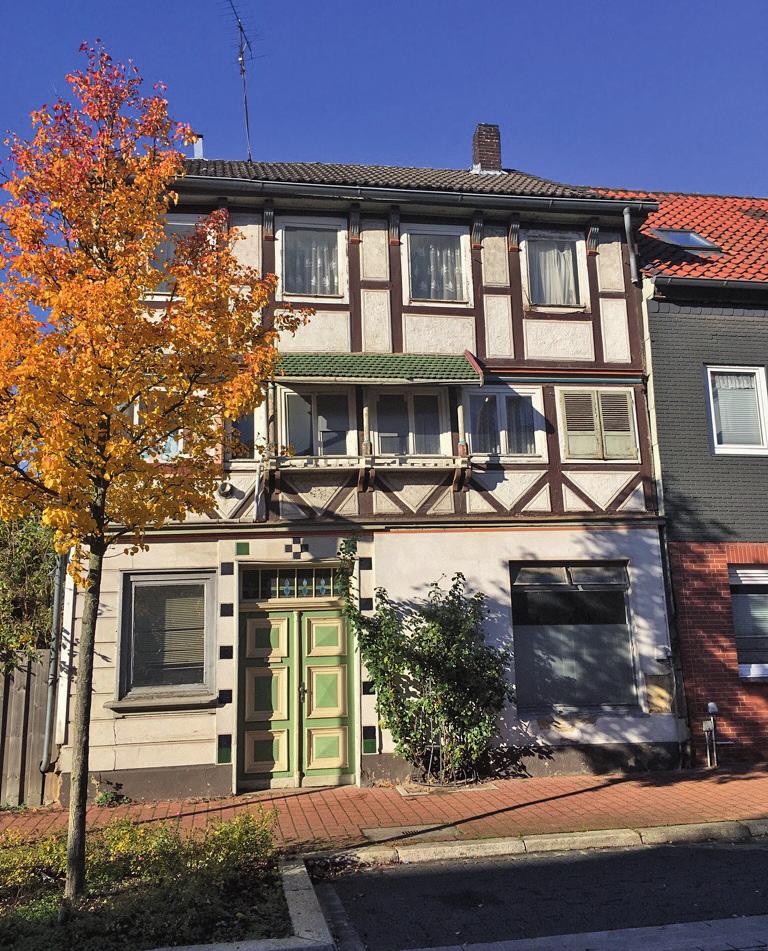 In diesem Hause in Peine, Rosenhagen 24, verbrachte Krasnapolsky einen Teil seiner Kindheit und Jugend. In diesem Hause in Peine, Rosenhagen 24, verbrachte Krasnapolsky einen Teil seiner Kindheit und Jugend.