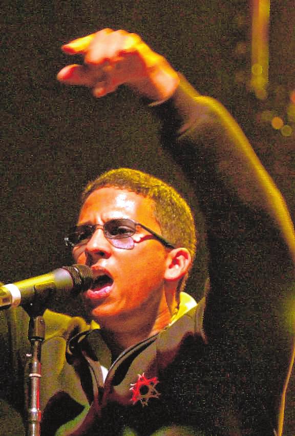 Berühmter Spross: Xavier Naidoo – hier bei einem Konzert 2002 in der Maimarkthalle – startete seine Gesangskarriere einst beim Celebration Gospel Choir. BILD: DPA Berühmter Spross: Xavier Naidoo – hier bei einem Konzert 2002 in der Maimarkthalle – startete seine Gesangskarriere einst beim Celebration Gospel Choir. BILD: DPA