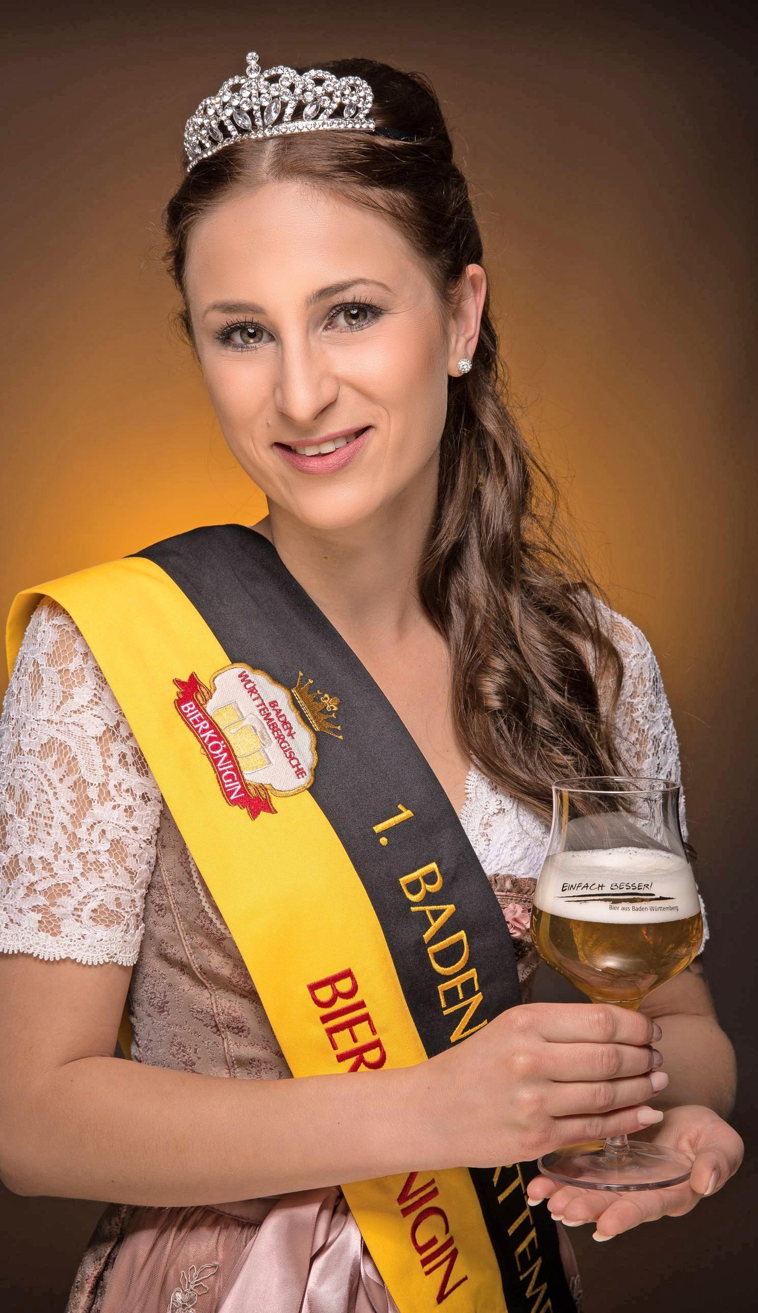 Zu Besuch: die erste Baden-Württembergische Bierkönigin Laetitia. Zu Besuch: die erste Baden-Württembergische Bierkönigin Laetitia.